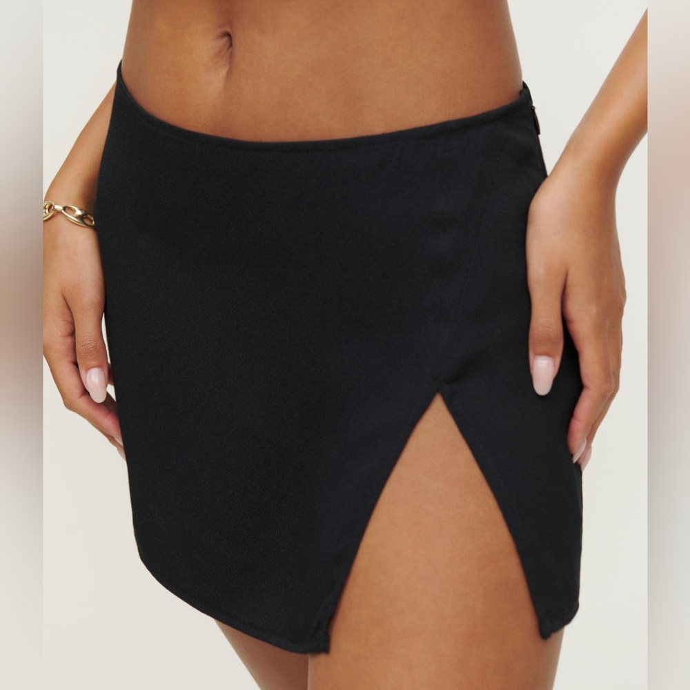 REFORMATION Black Mini Skirt with Slit “Kiara Skirt” size 4